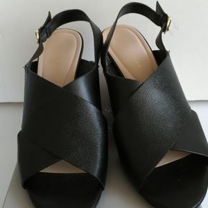 Black sandals size 8,5